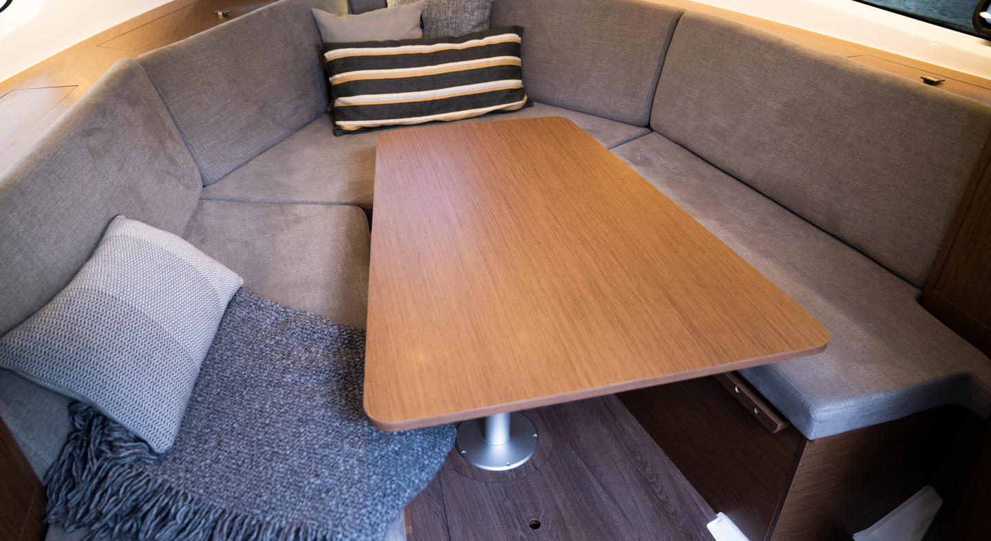 Gran_Turismo_32_interior_01